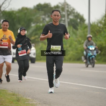 Runner Photo 2049880