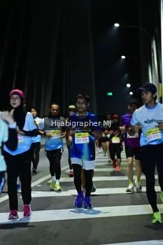Runner Photo 2050759