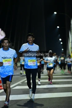 Runner Photo 2051375