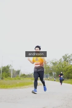 Runner Photo 2051975