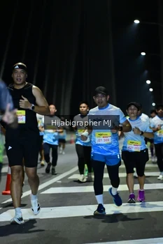 Runner Photo 2052045