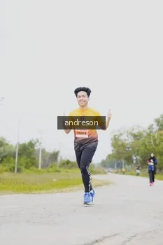 Runner Photo 2052058