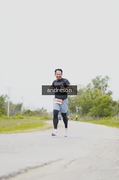 Runner Photo 2052843