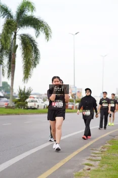 Runner Photo 2052945
