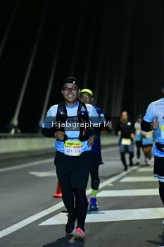 Runner Photo 2053799
