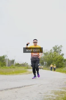 Runner Photo 2053996