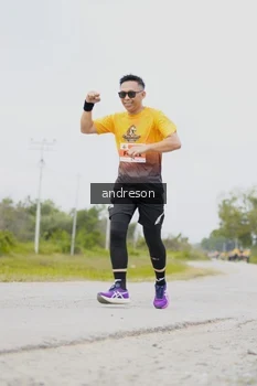 Runner Photo 2054360