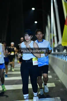 Runner Photo 2055903