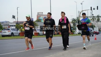 Runner Photo 2063975