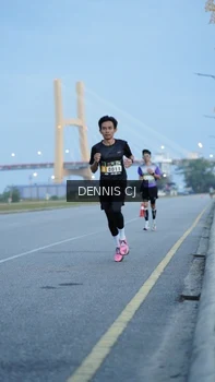 Runner Photo 2067374