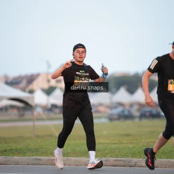 Runner Photo 2067876