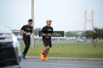 Runner Photo 2068240