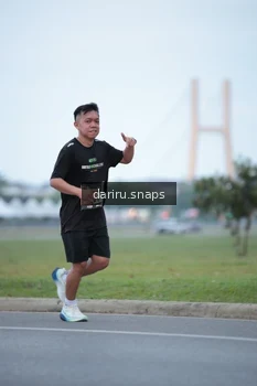 Runner Photo 2068971