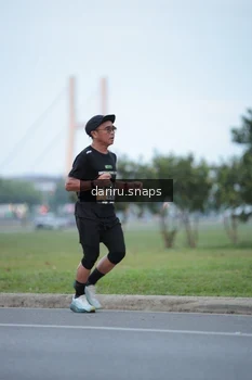 Runner Photo 2069147