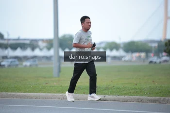 Runner Photo 2069695