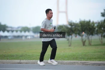 Runner Photo 2069702
