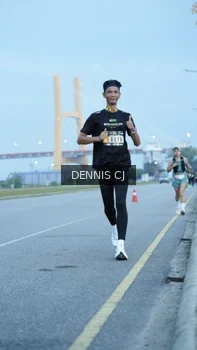 Runner Photo 2071995