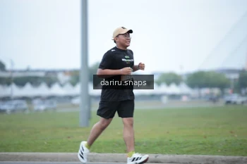 Runner Photo 2073451