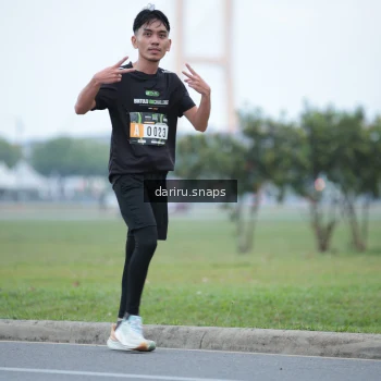 Runner Photo 2073500