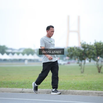 Runner Photo 2073998