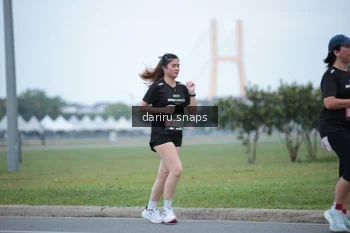 Runner Photo 2074920