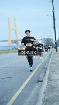 Runner Photo 2075804