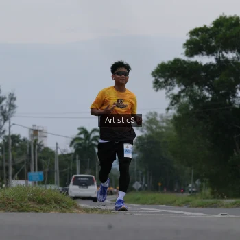 Runner Photo 2076120