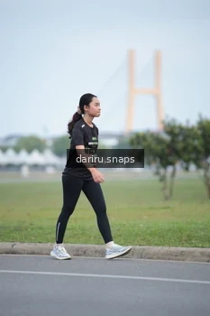 Runner Photo 2076121