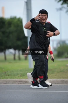 Runner Photo 2076438