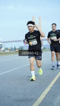 Runner Photo 2076711