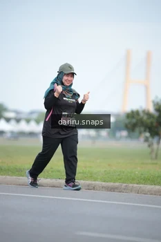 Runner Photo 2076795