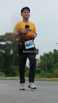Runner Photo 2083872