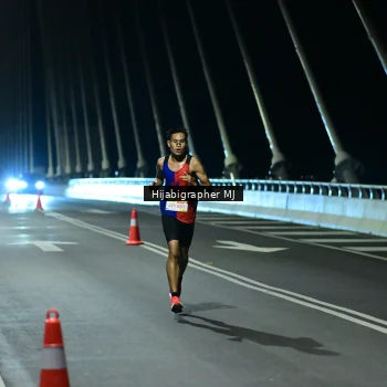 Runner Photo 2100041