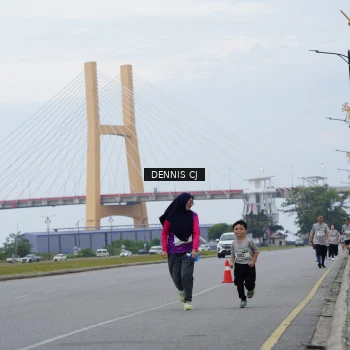Runner Photo 2100042