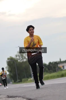 Runner Photo 2100045