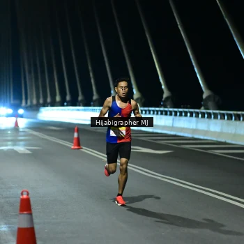 Runner Photo 2100047