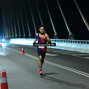 Runner Photo 2100053