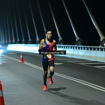 Runner Photo 2100057
