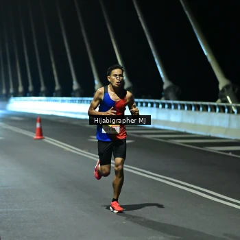 Runner Photo 2100064