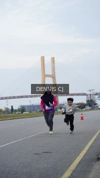 Runner Photo 2100096