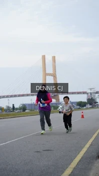 Runner Photo 2100103