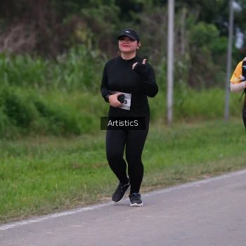 Runner Photo 2100124