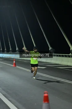Runner Photo 2100140