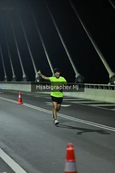 Runner Photo 2100142
