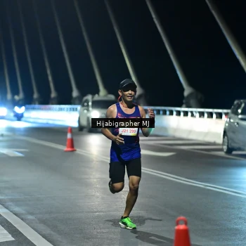 Runner Photo 2100400