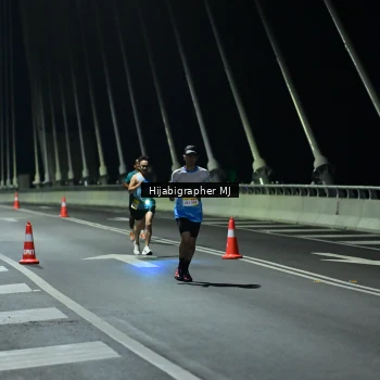 Runner Photo 2100437