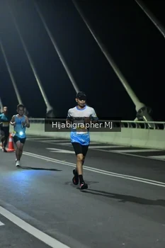 Runner Photo 2100468