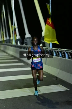 Runner Photo 2100642