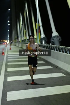 Runner Photo 2100671