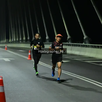 Runner Photo 2100739
